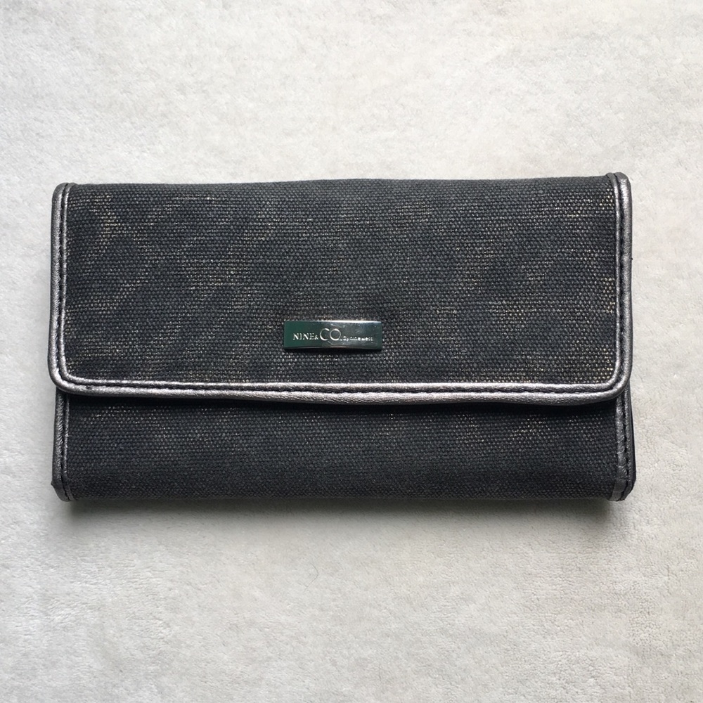 ▪️FINAL SALE 2/5▪️ Black and Gold Wallet